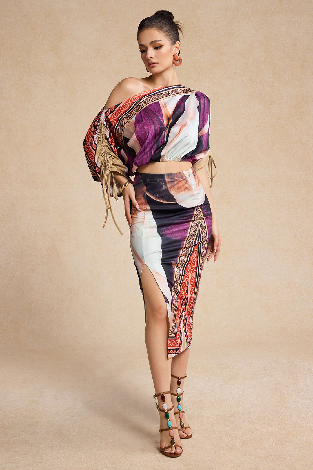 Soyut Çiçek Desenli Uzun Kollu Bluz ve Midi Etek Takımı