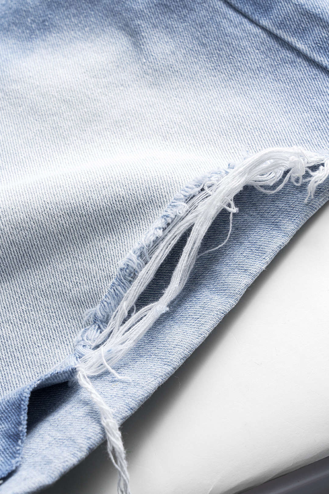 Denim Asimetrik Düğmeli Cep Yırtık Şort