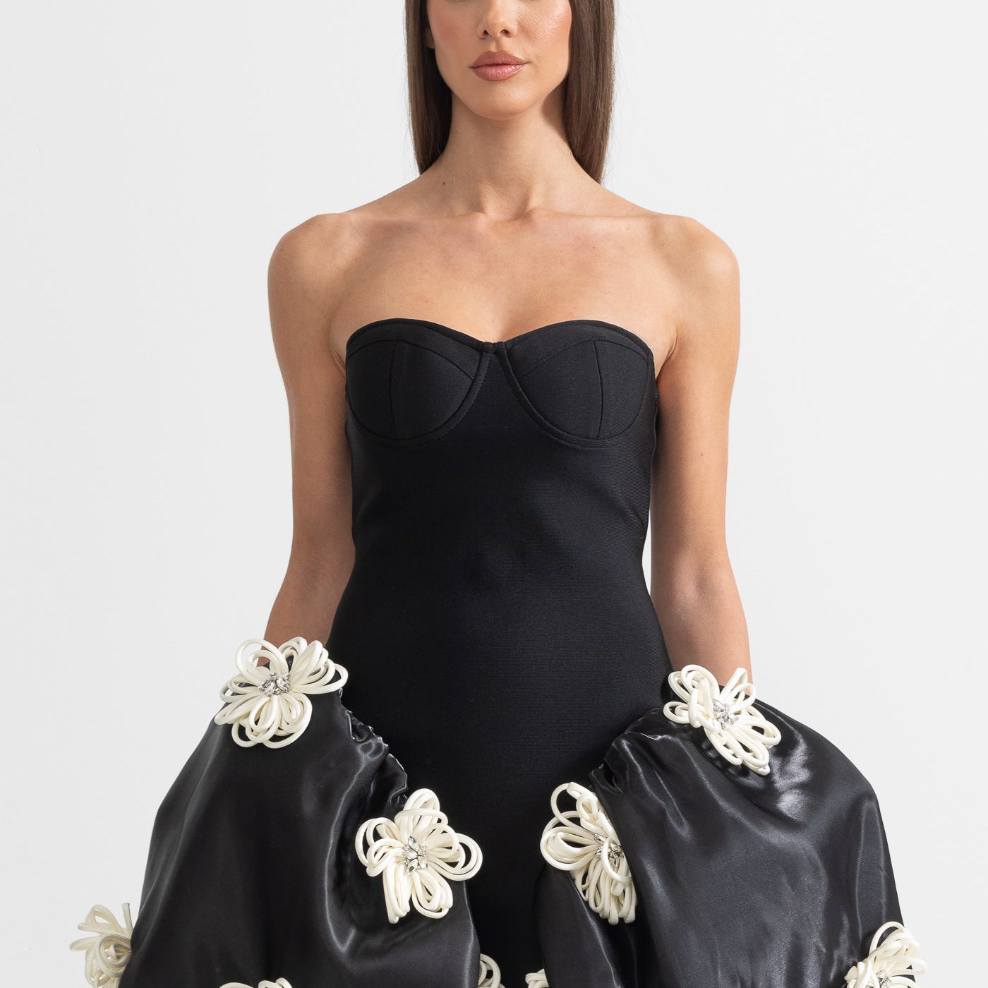 Olyssa 3D Gümüş Çiçek Süslemeli Zarif Mini Elbise