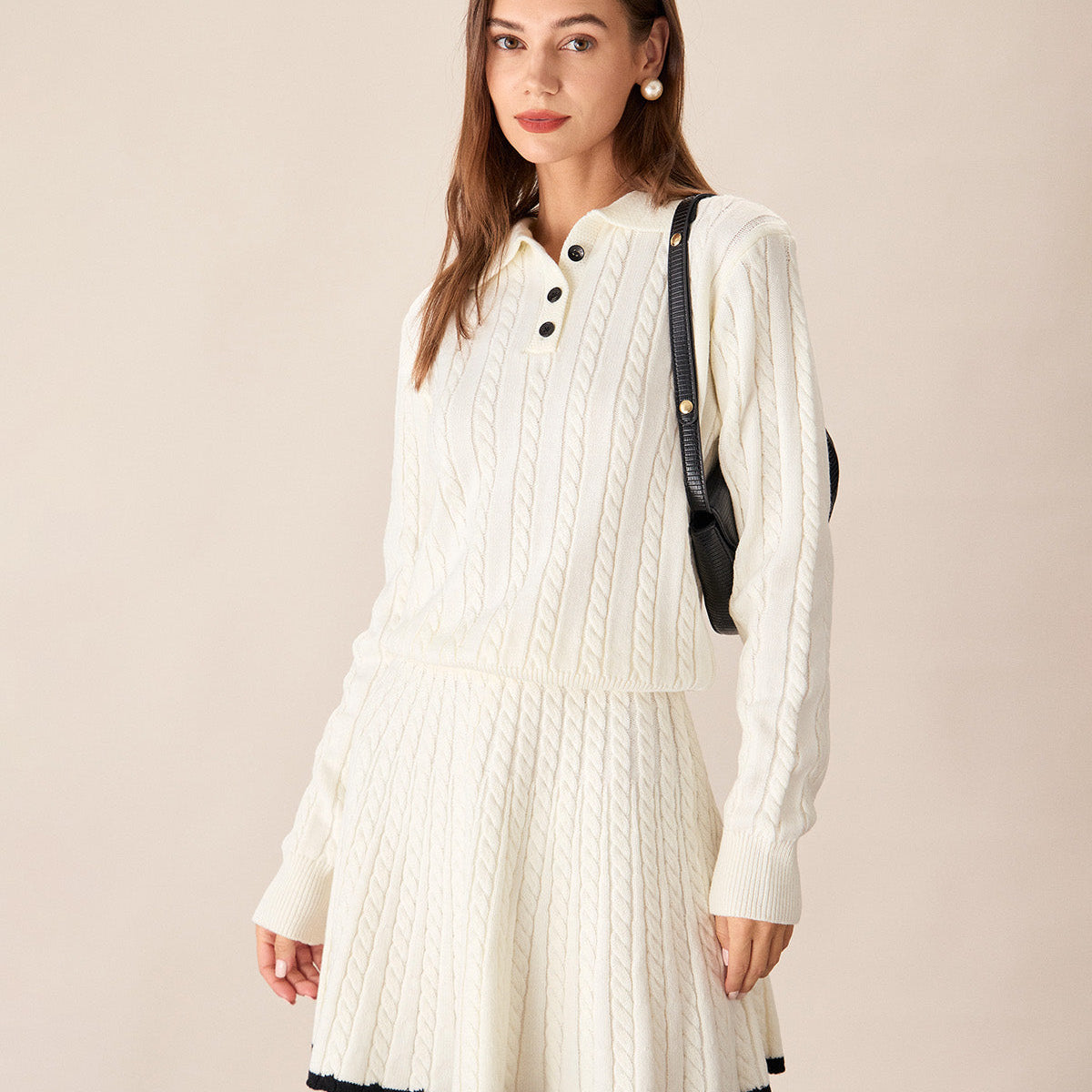 Beyaz Kontrast Düğmeli Kazak