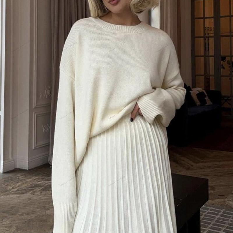 Düz Renk Kazak Yuvarlak Yaka Kazak ve Pileli Etek Takımı